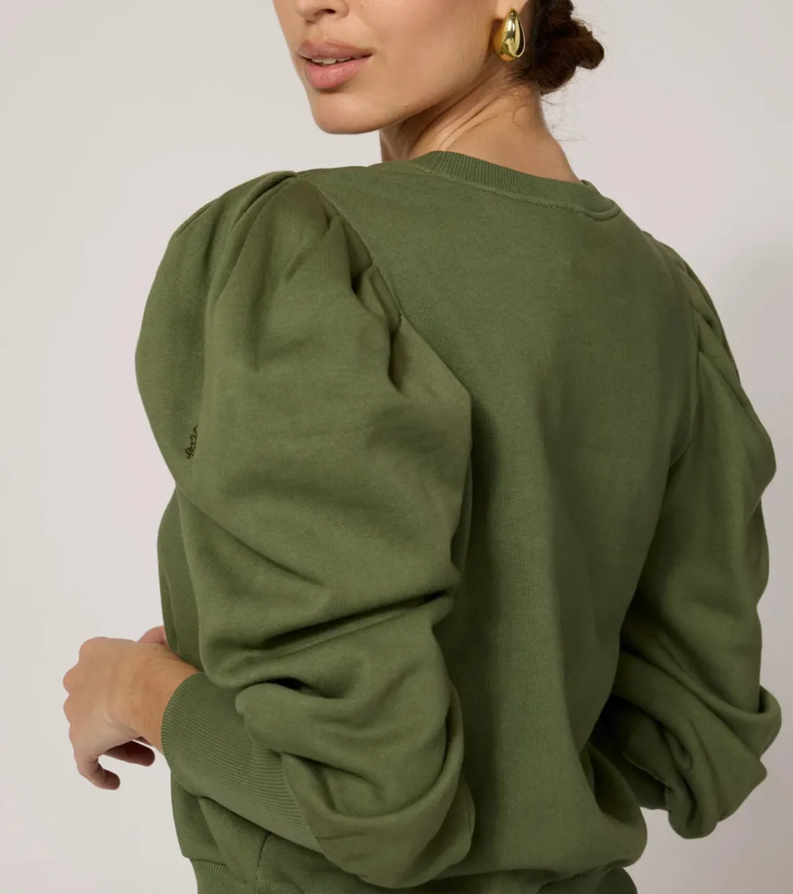 INDI SWEATER IN ARMY GREEN