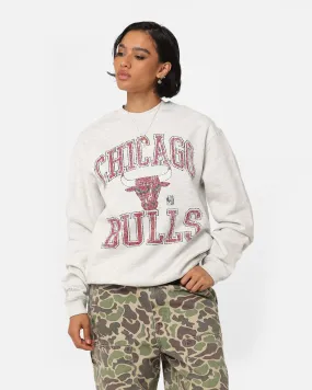 Mitchell & Ness Women's Chicago Bulls Arch Logo Crewneck White Marle