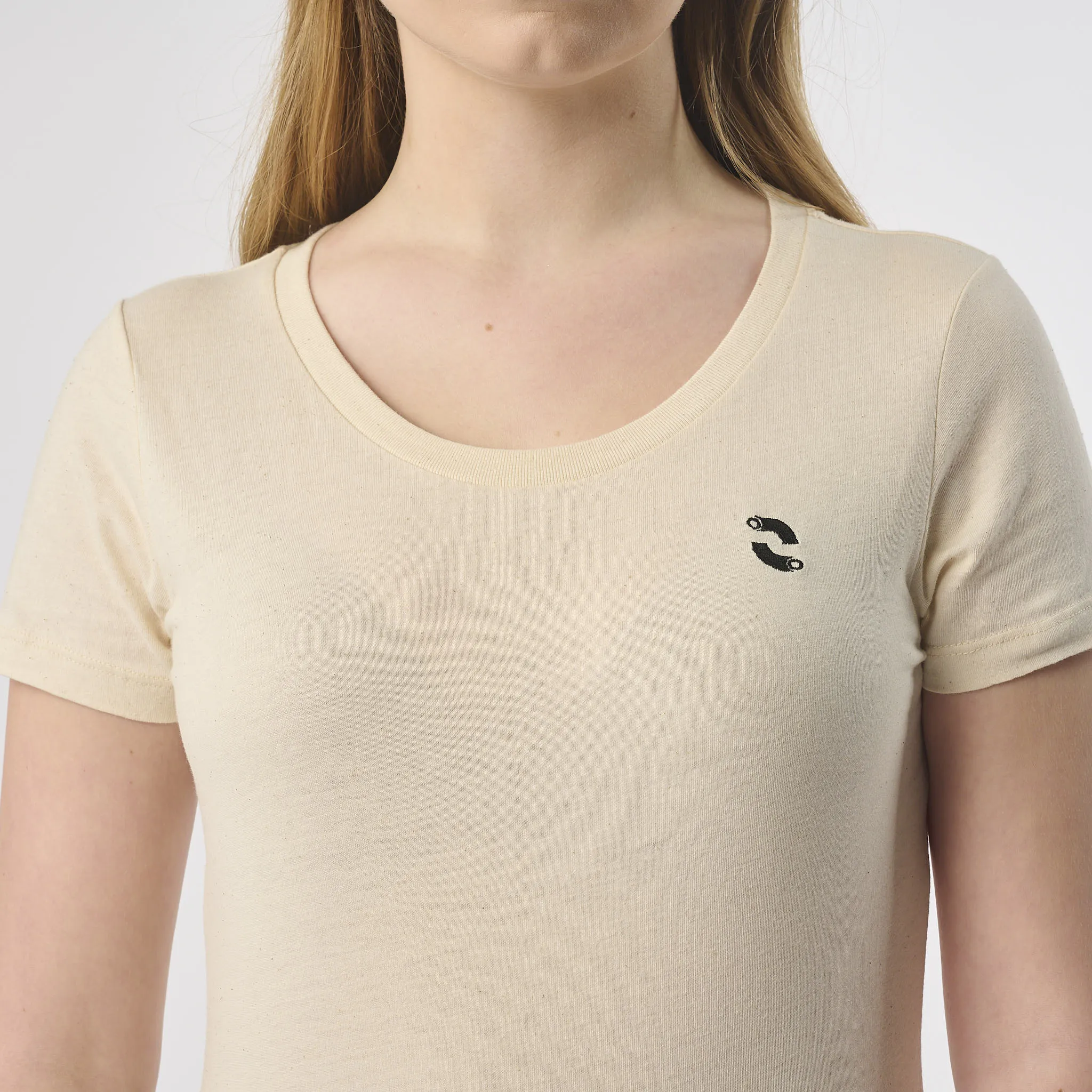 Omnitau Women's Organic Cotton Fitted T-Shirt - Cream