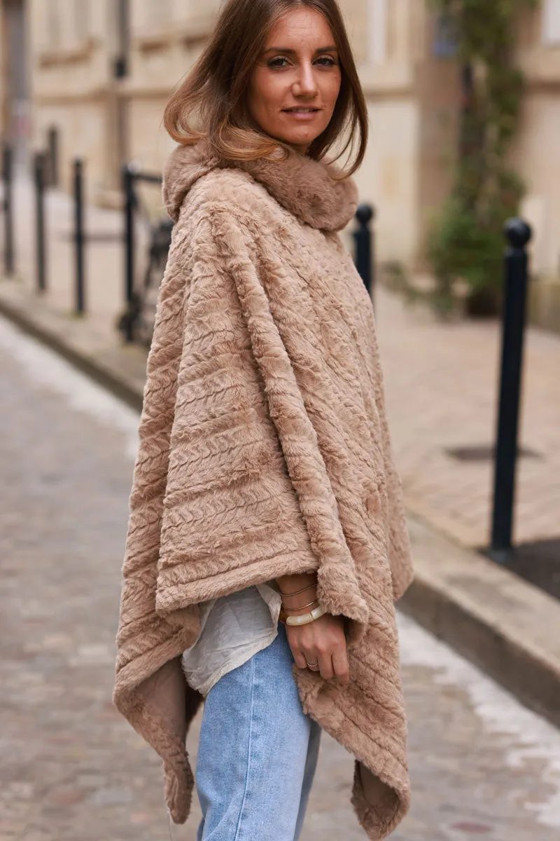 Poncho tout doux marron glacé en fausse fourrure