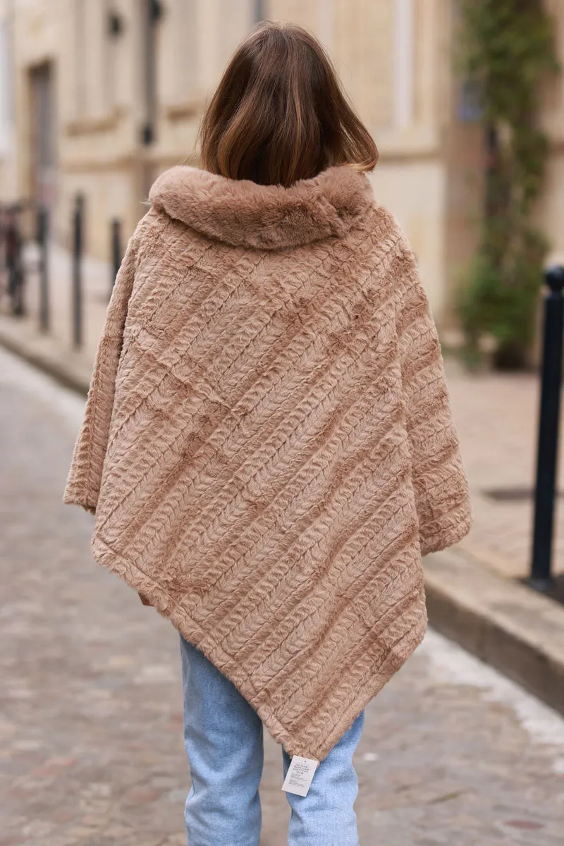 Poncho tout doux marron glacé en fausse fourrure