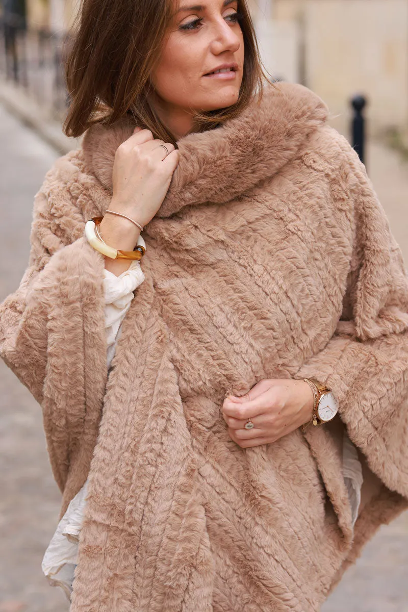 Poncho tout doux marron glacé en fausse fourrure