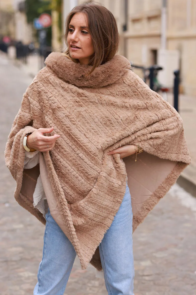 Poncho tout doux marron glacé en fausse fourrure